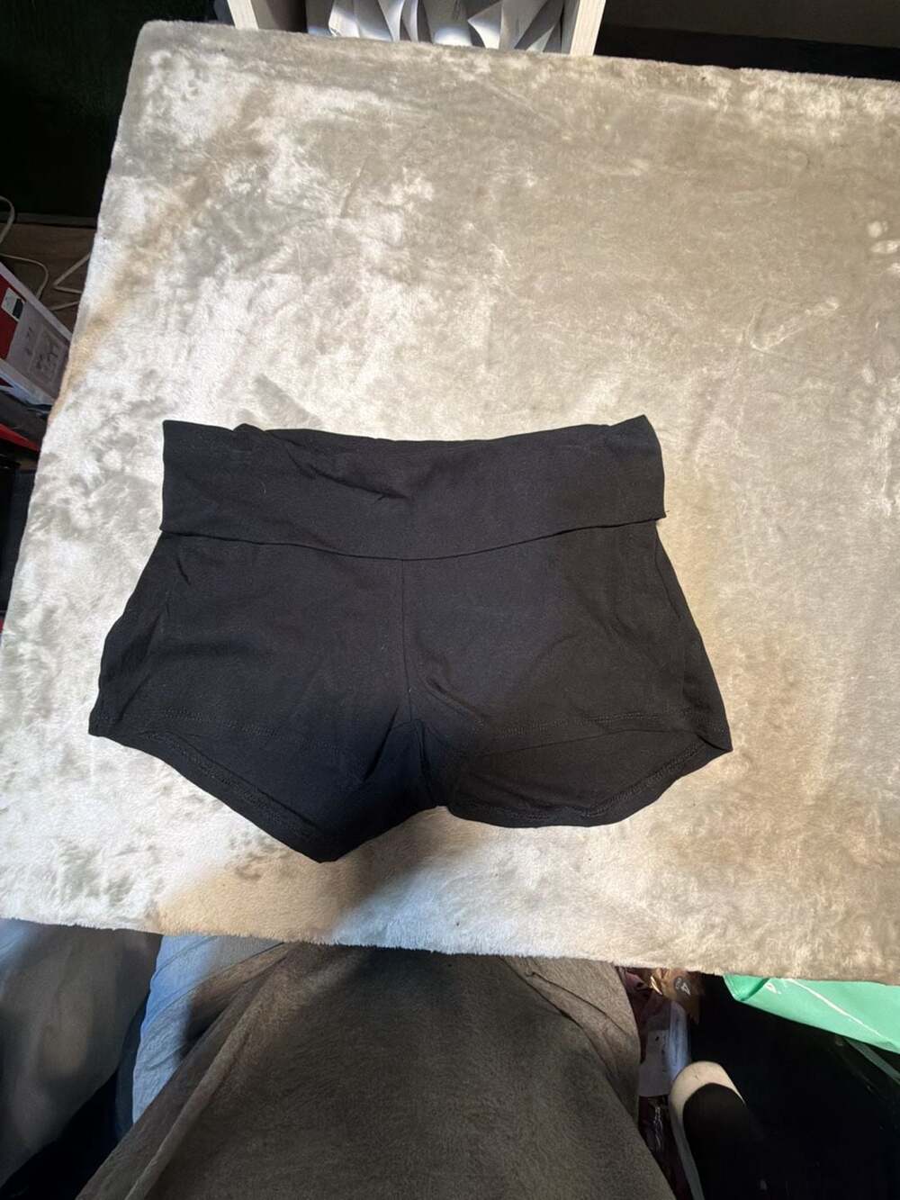 Heart & Hips Black Foldover Low-Rise Yoga Shorts Size L
